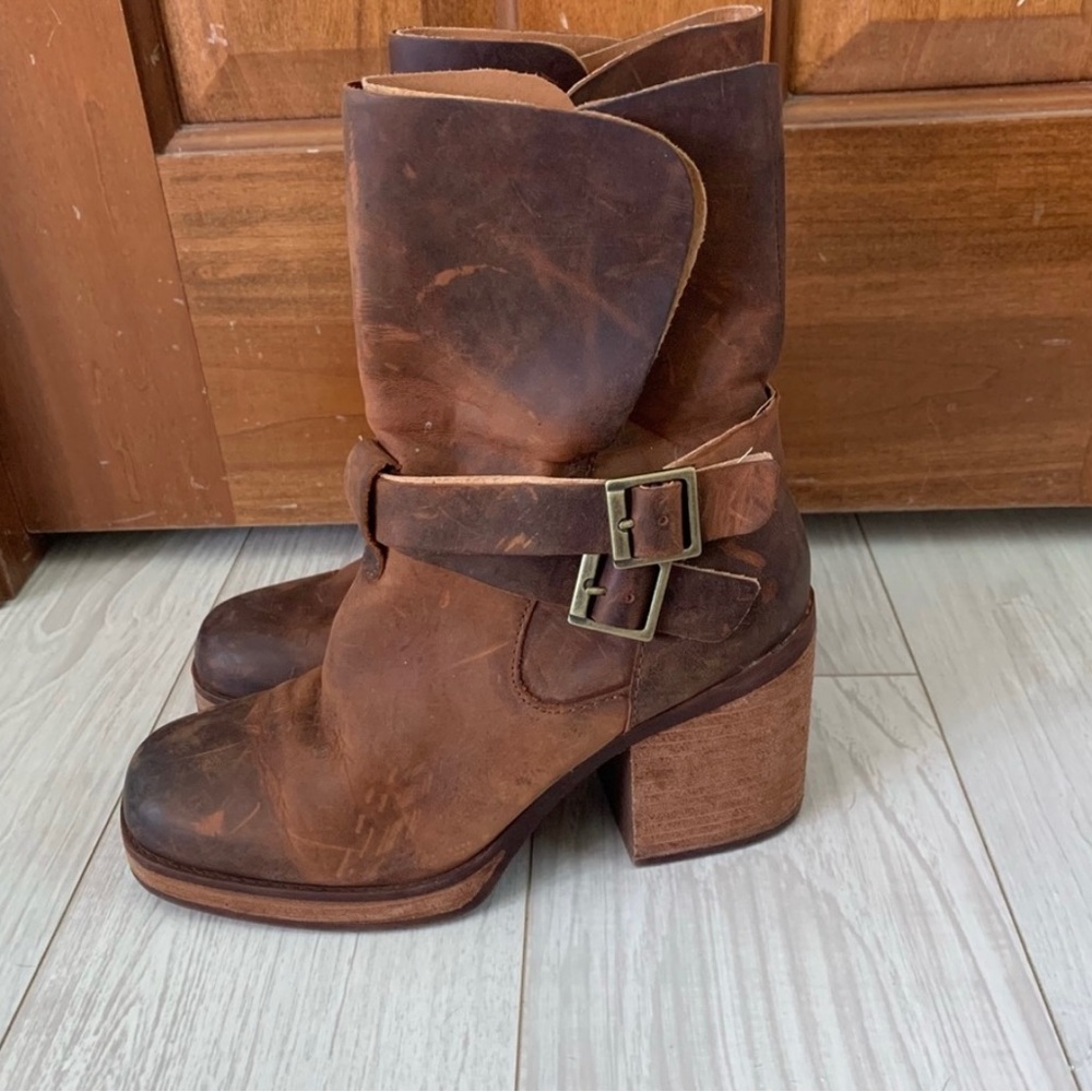 Korks weathered leather booties 6.5